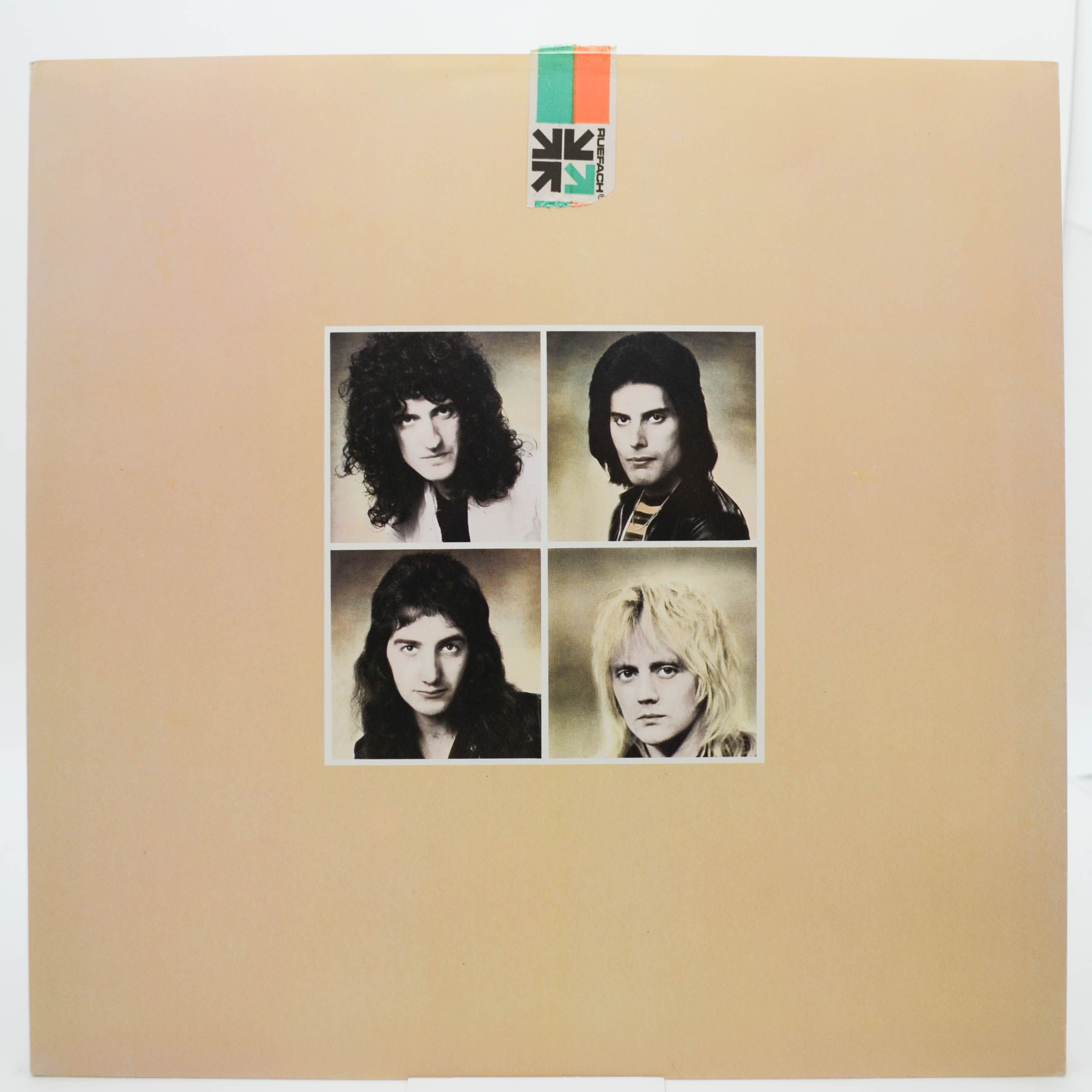 Queen — A Day At The Races (UK), 1976