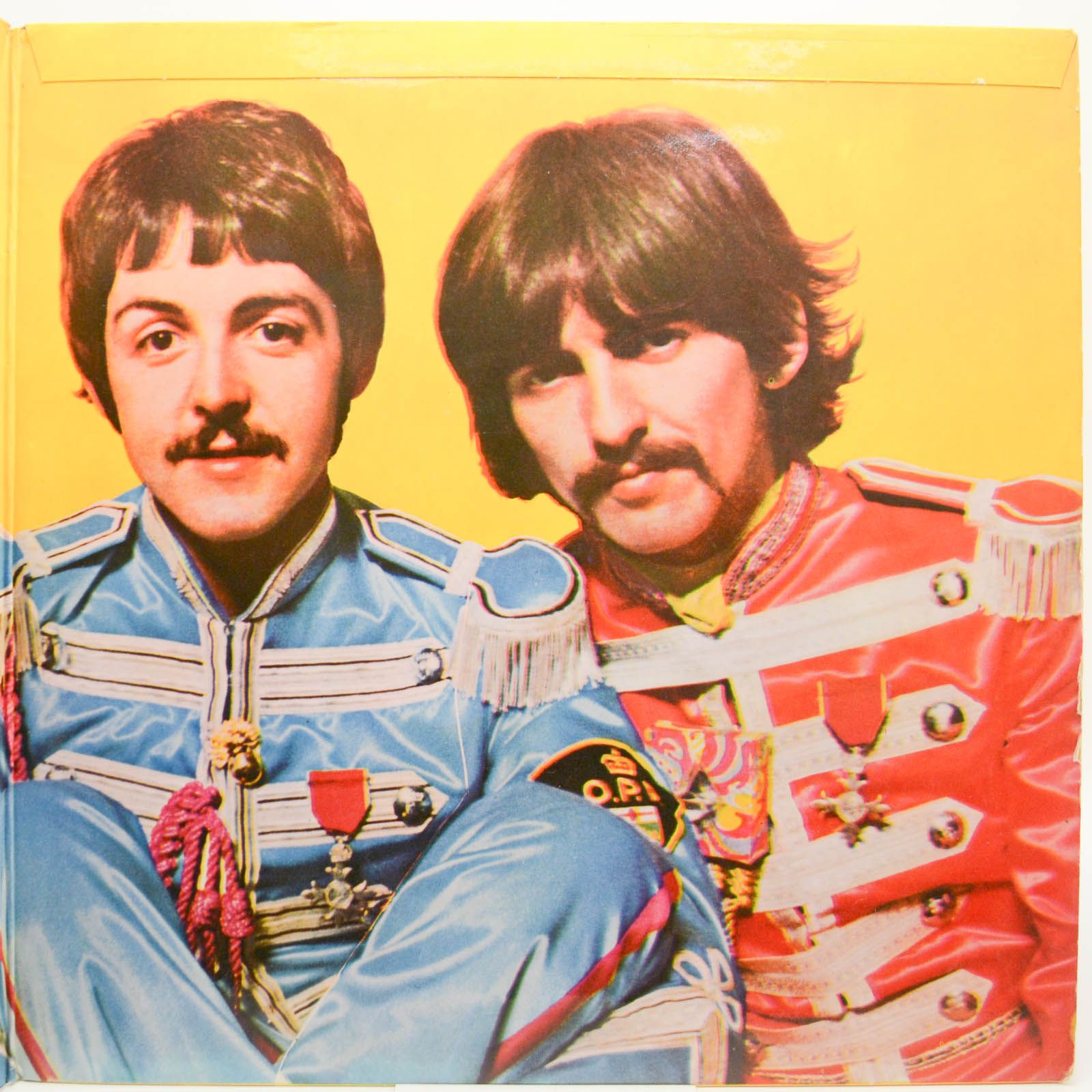 Beatles sgt peppers lonely hearts club. The Beatles Sgt. Pepper`s Lonely Hearts Club Band 1967. Sgt Pepper s Lonely Hearts Club Band. Битлз сержант Пеппер. Битлз Sgt Pepper s Lonely Hearts Club Band.