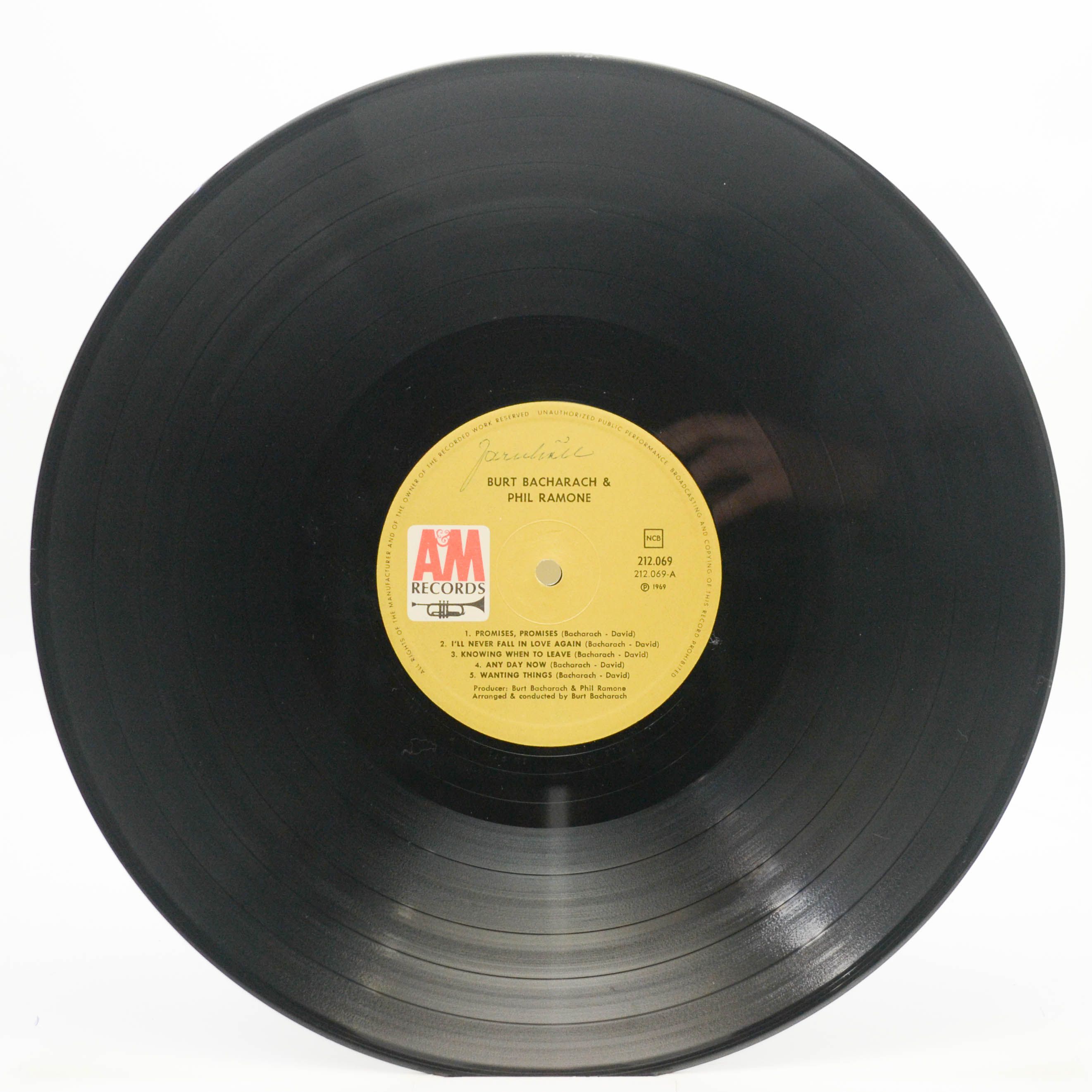 Виниловая пластинка Burt Bacharach — Make It Easy On Yourself, 1969