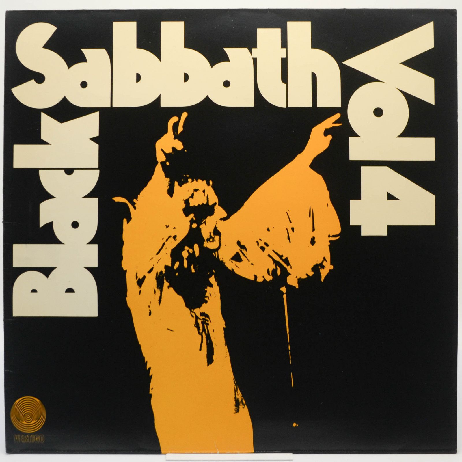 Black sabbath vol 4. Black Sabbath LP. Черный шабаш пластинки. Black Sabbath Vol 4 обложка.