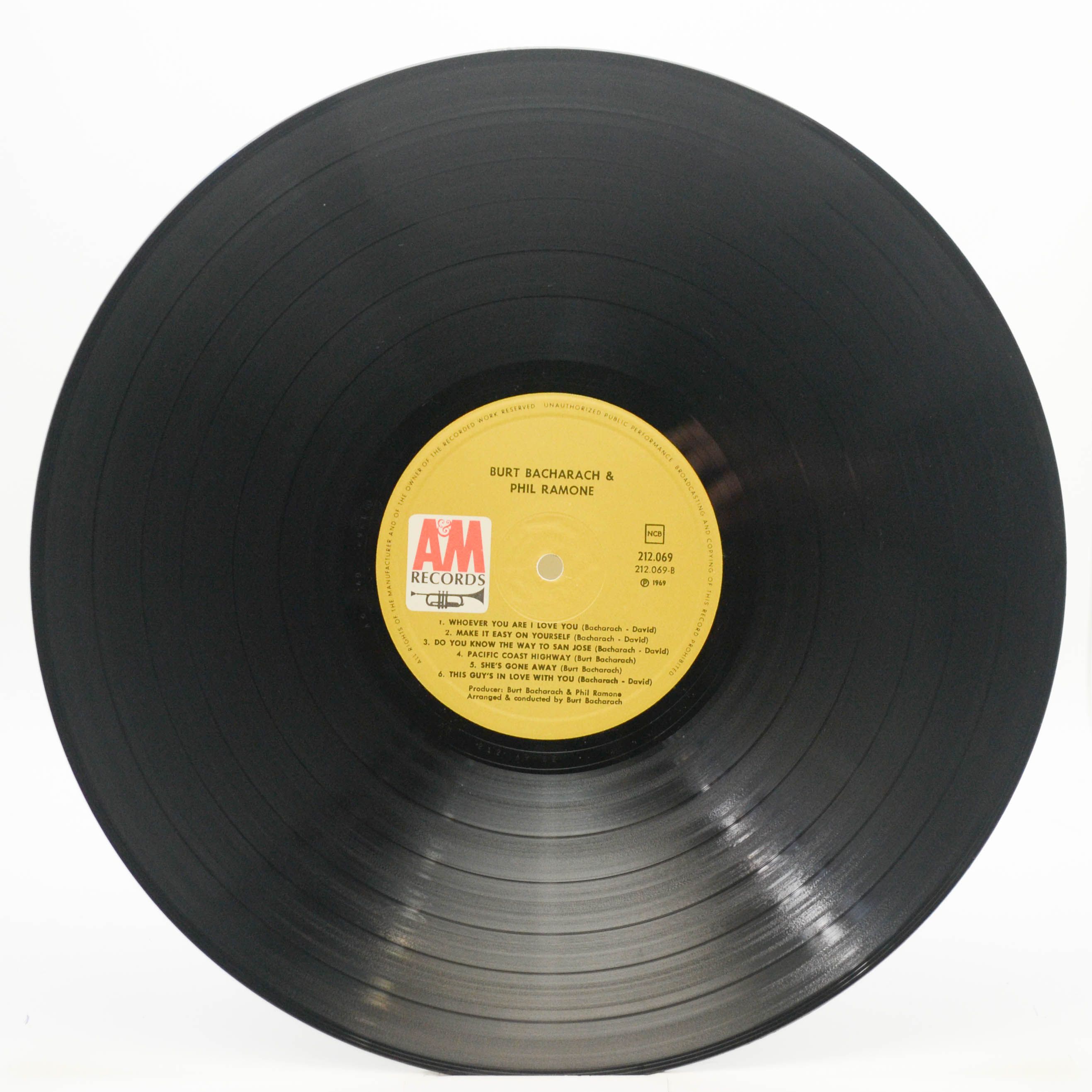 Виниловая пластинка Burt Bacharach — Make It Easy On Yourself, 1969